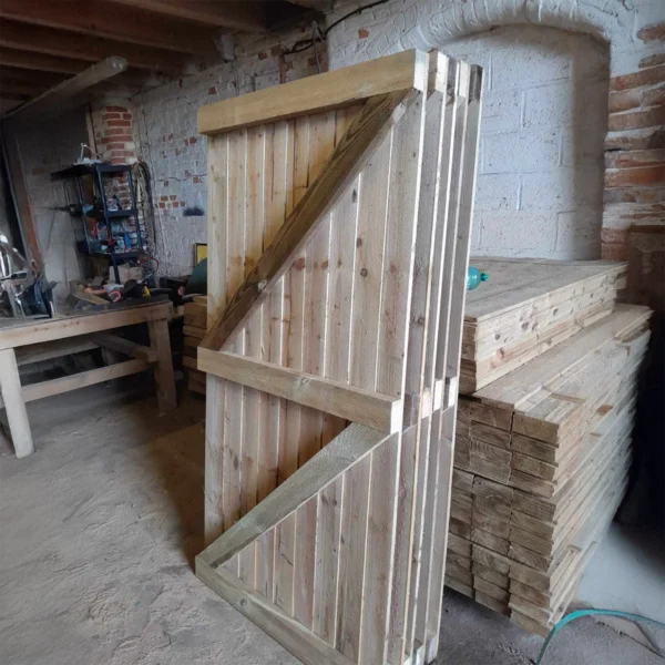 Feather Edge Gate – Pressure Treated Timber -Express Timber Grantham